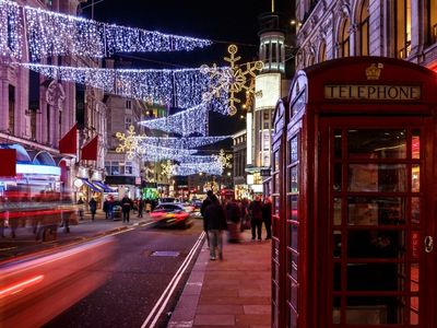 Christmas-in-London-Christmas-Lights-SCL-International-College